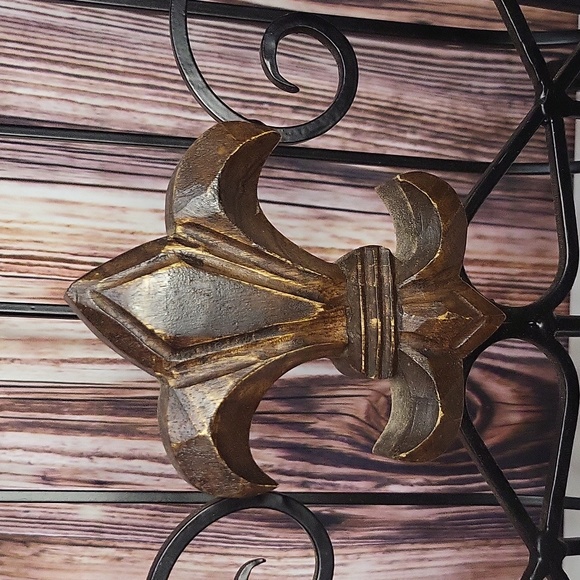 VTG Handcarved Wooden Fleur-de-lis Cast Iron decorative Towel Display Stand Rack - Picture 3 of 11